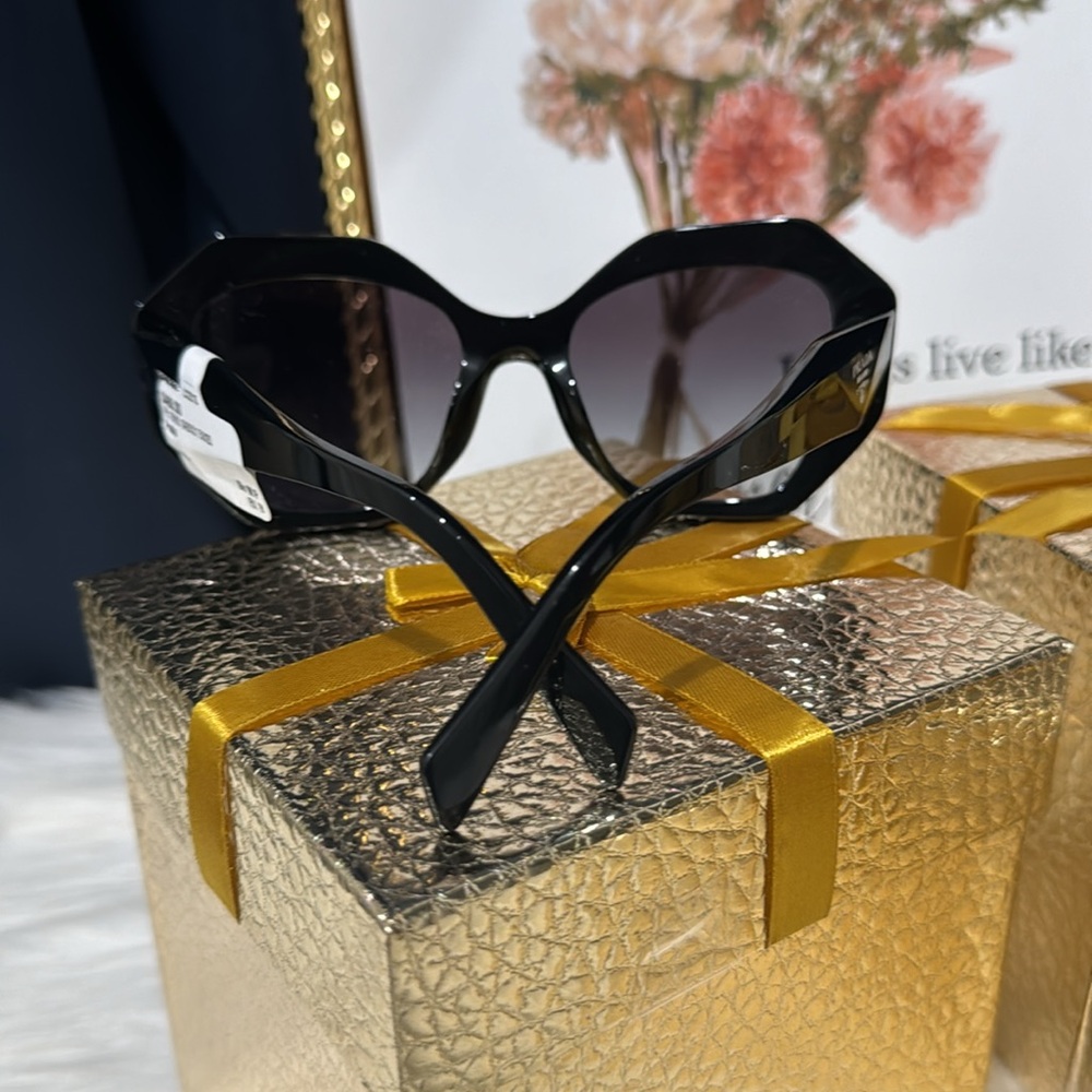 🖤Prada PR 16WS 1AB5D1 Black Plastic Geometric Sunglasses Grey Gradient Lens - Picture 11 of 15